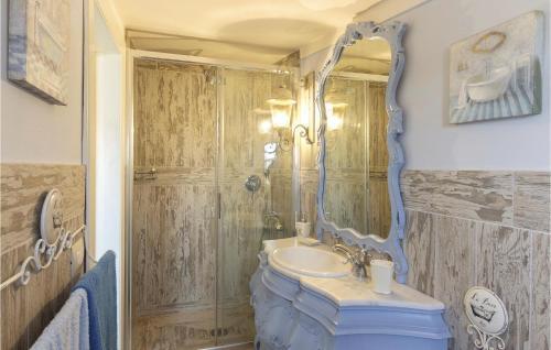 Three-bedroom Apartment In Viareggio