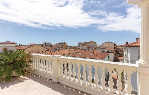 Three-bedroom Apartment In Viareggio