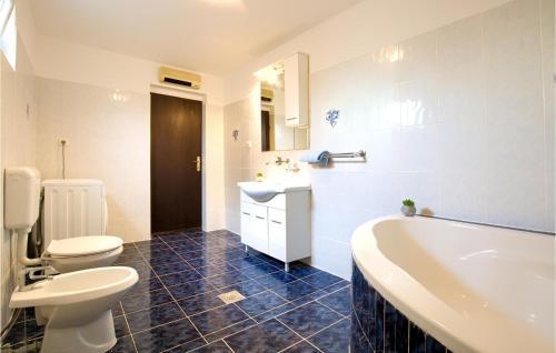 Nice Home In Jadreski With 4 Bedrooms