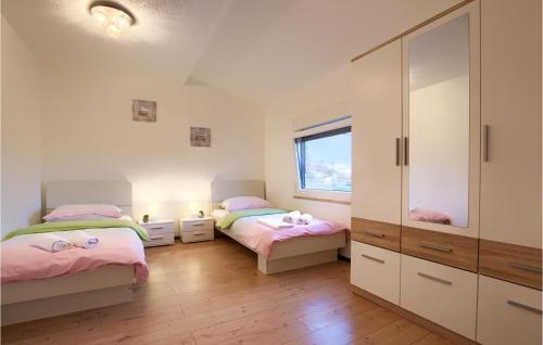 Nice Home In Jadreski With 4 Bedrooms