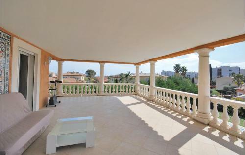 Five-bedroom Holiday Home In Frejus
