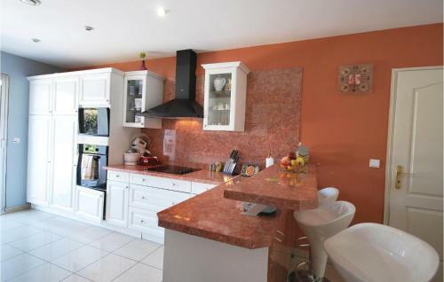 Five-bedroom Holiday Home In Frejus
