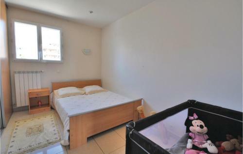 Five-bedroom Holiday Home In Frejus