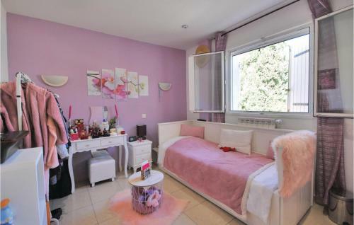 Five-bedroom Holiday Home In Frejus