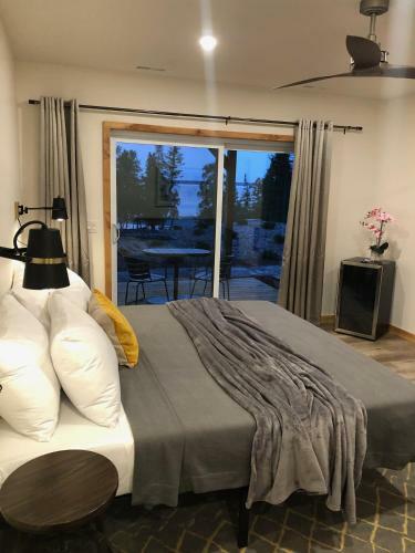 Stone Cove Waterfront Adults Only B&B