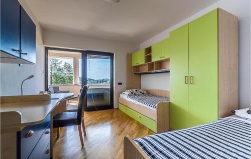 Three-bedroom Apartment In Pula
