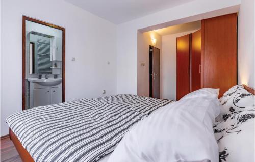 Three-bedroom Apartment In Pula