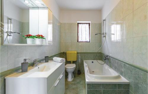 Three-bedroom Apartment In Pula