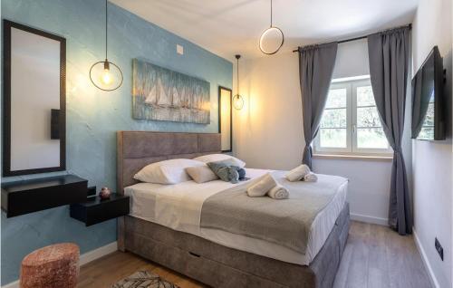 Awesome Apartment In Sali With Jacuzzi, Wifi And 2 Bedrooms