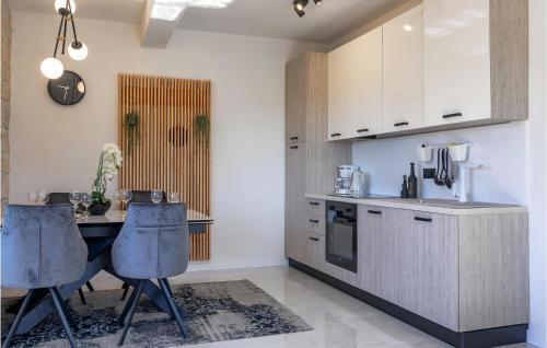 Awesome Apartment In Sali With Jacuzzi, Wifi And 2 Bedrooms