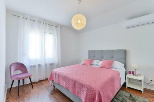 Crowonder Villa Marieta With Swimming Pool