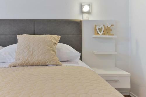 Crowonder Villa Marieta With Swimming Pool