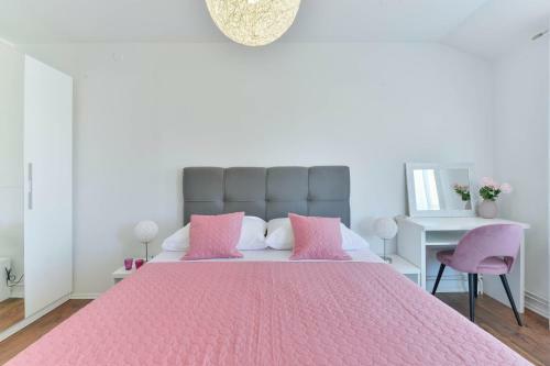 Crowonder Villa Marieta With Swimming Pool