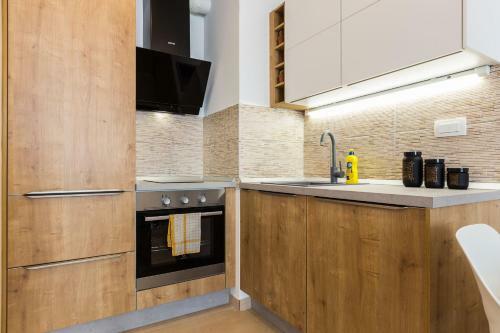 Tanja Modern Apartment With Balcony And Parking Garage