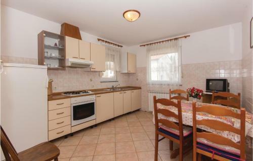 Nice Apartment In Pula With 2 Bedrooms