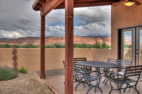 Sg3 - Near Arches Park - Beautiful Wrap-around Patio With Views!