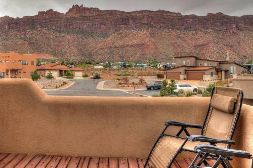 Sg3 - Near Arches Park - Beautiful Wrap-around Patio With Views!