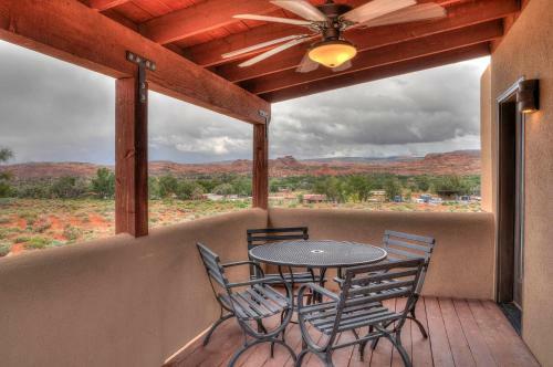 Sg3 - Near Arches Park - Beautiful Wrap-around Patio With Views!