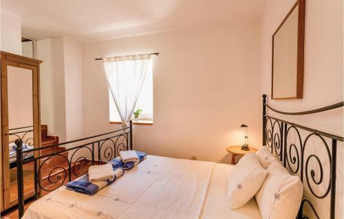 Three-bedroom Holiday Home In Kotor