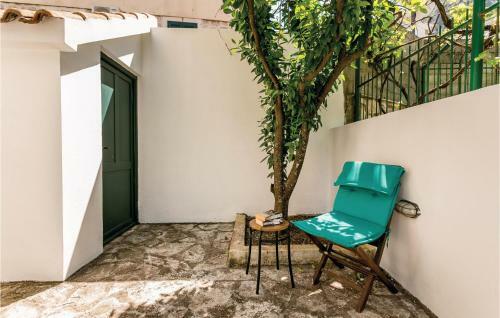 Three-bedroom Holiday Home In Kotor