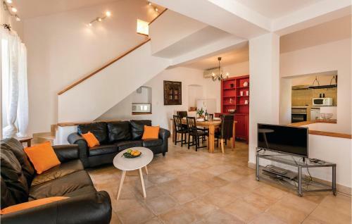 Three-bedroom Holiday Home In Kotor