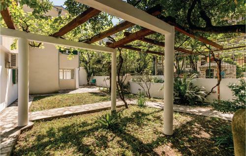 Three-bedroom Holiday Home In Kotor
