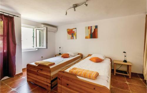 Three-bedroom Holiday Home In Kotor