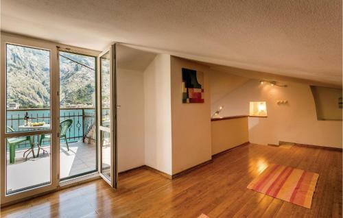 Three-bedroom Holiday Home In Kotor