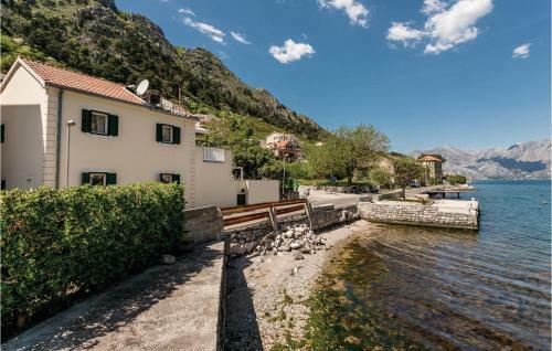 Three-bedroom Holiday Home In Kotor