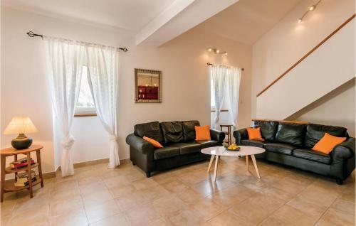 Three-bedroom Holiday Home In Kotor