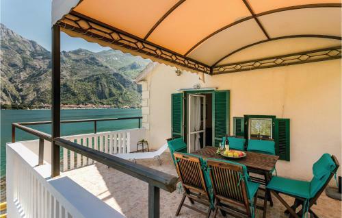Three-bedroom Holiday Home In Kotor
