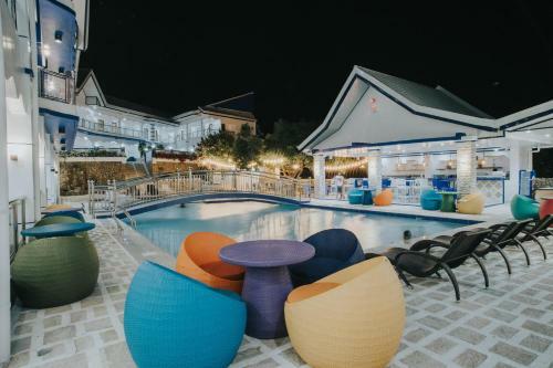 Santiago Cove Hotel And Restaurant
