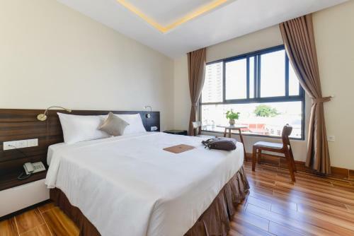 Y?n V�ng Hotel & Apartment Nha Trang - C?nh Ch? ??m