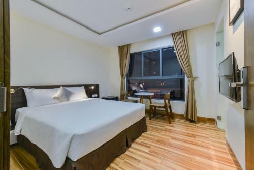 Y?n V�ng Hotel & Apartment Nha Trang - C?nh Ch? ??m