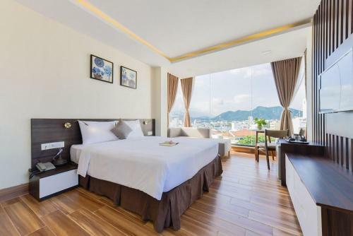 Y?n V�ng Hotel & Apartment Nha Trang - C?nh Ch? ??m