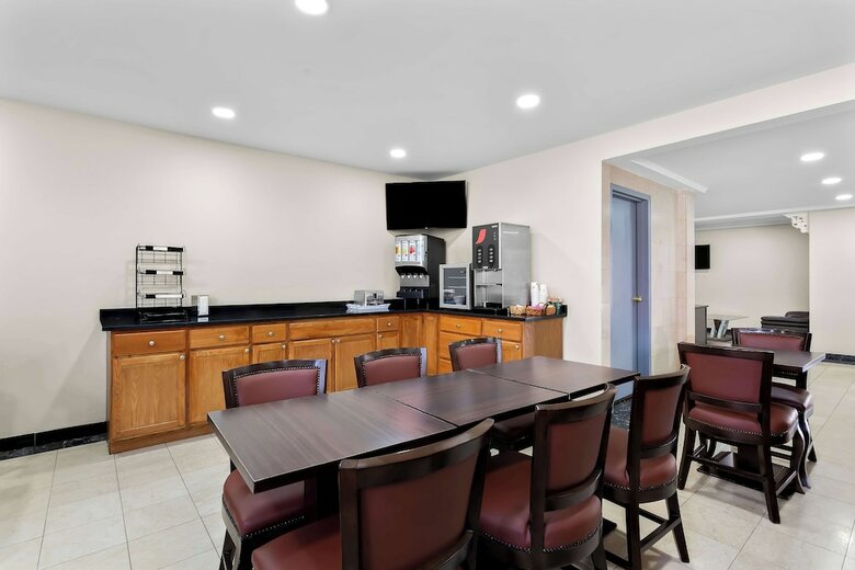 Howard Johnson Plaza Hotel Windsor