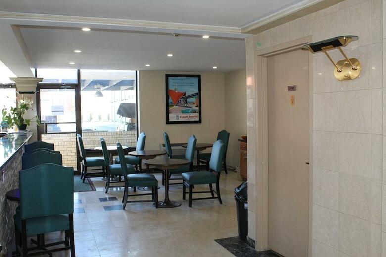 Howard Johnson Plaza Hotel Windsor