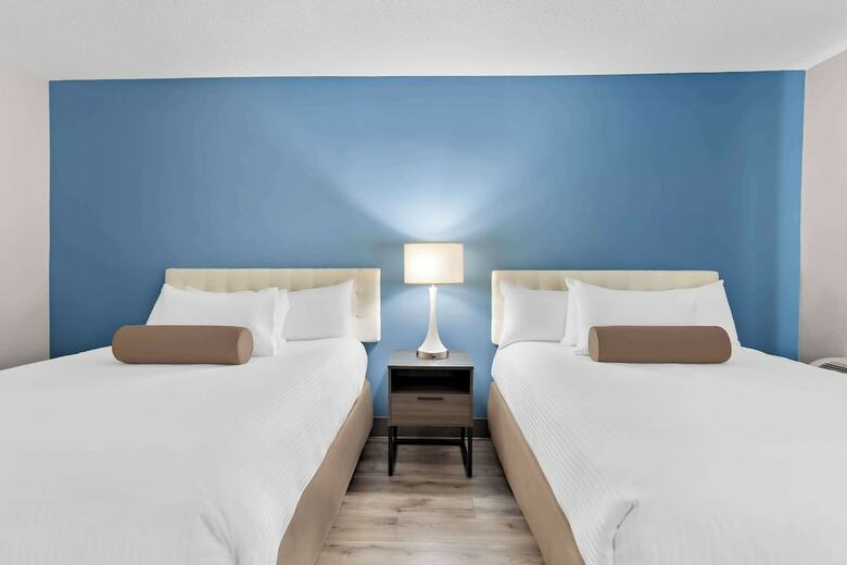 Howard Johnson Plaza Hotel Windsor