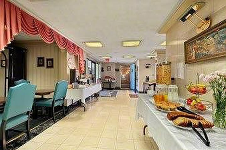 Howard Johnson Plaza Hotel Windsor