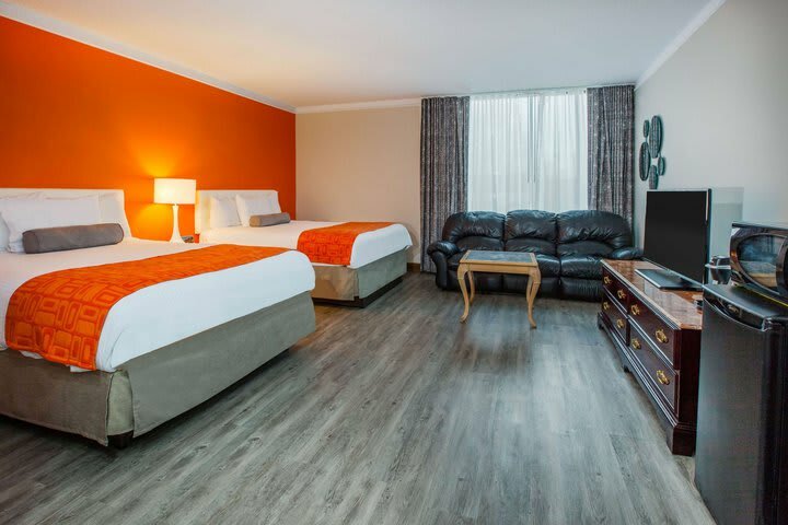 Howard Johnson Plaza Hotel Windsor