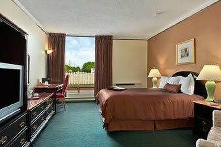 Howard Johnson Plaza Hotel Windsor