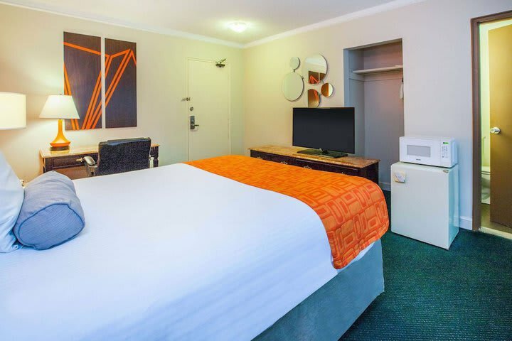 Howard Johnson Plaza Hotel Windsor