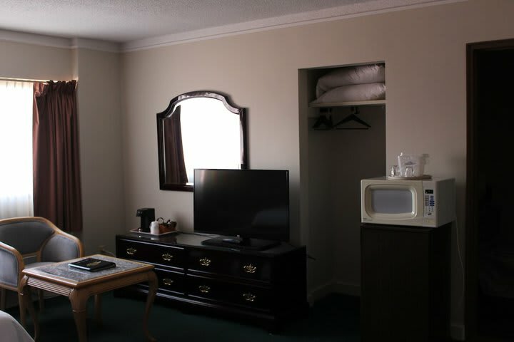 Howard Johnson Plaza Hotel Windsor