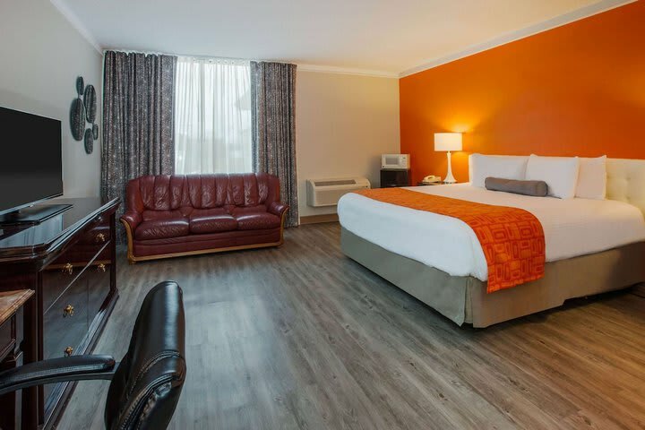 Howard Johnson Plaza Hotel Windsor