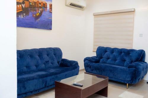 Timeless Apartments And Bar