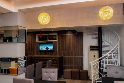 Timeless Apartments And Bar