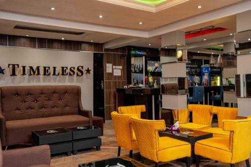 Timeless Apartments And Bar