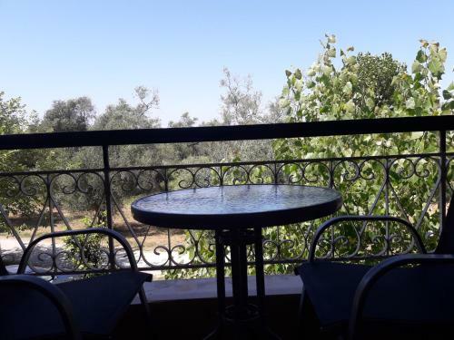 Foteinos Apartments