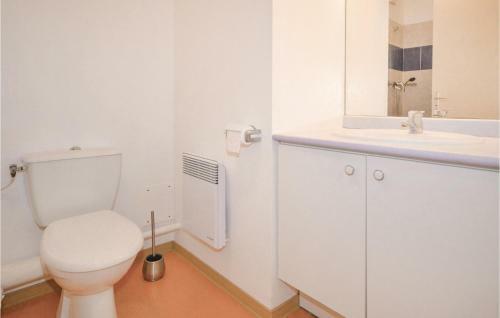 Two-bedroom Holiday Home In Calvisson
