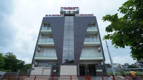 M K Hotel And Restaurant